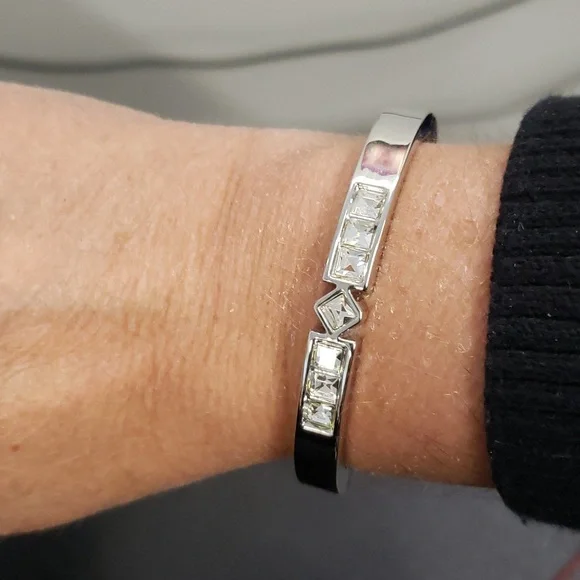 NWT WHBM Silver Rhinestone Bangle Bracelet - Picture 1 of 7